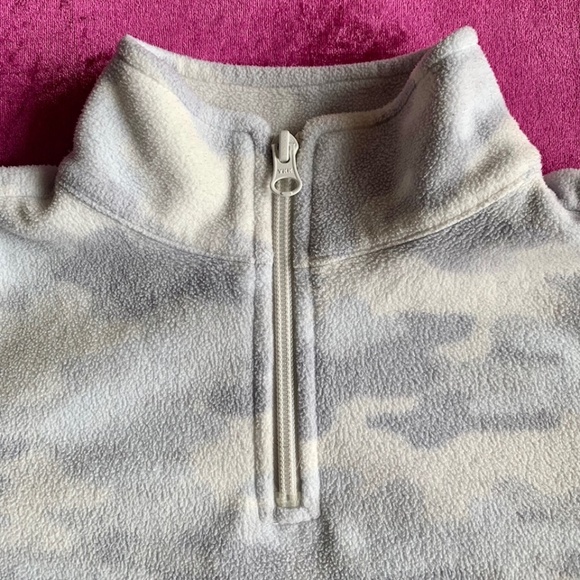 Children's Place White with grey camo fleece half zip pullover SIZE S/P 5/6 - Picture 2 of 3